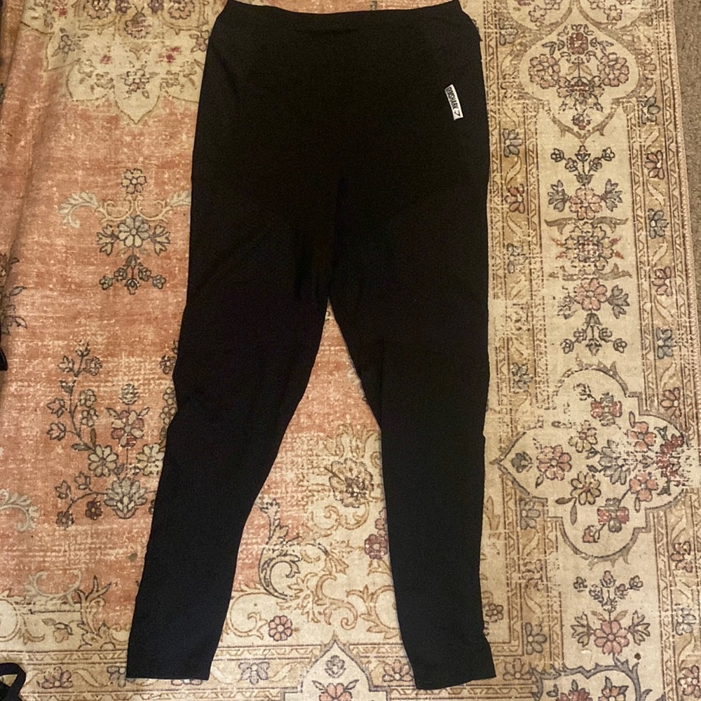 L black gymshark legging
